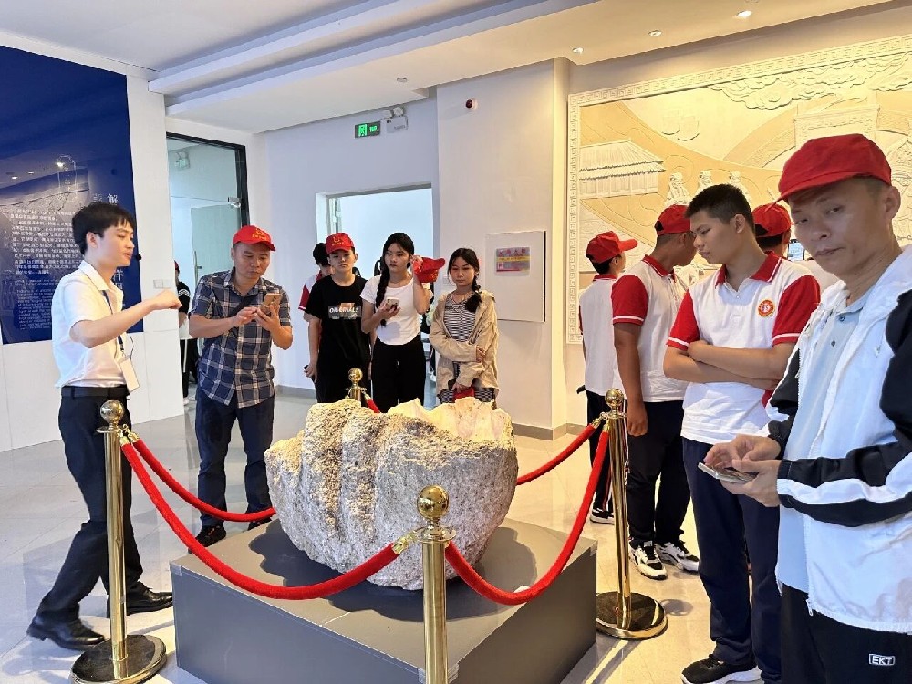万宁市礼纪中学春季研学旅行活动第一站——三亚山海砗磲博物馆