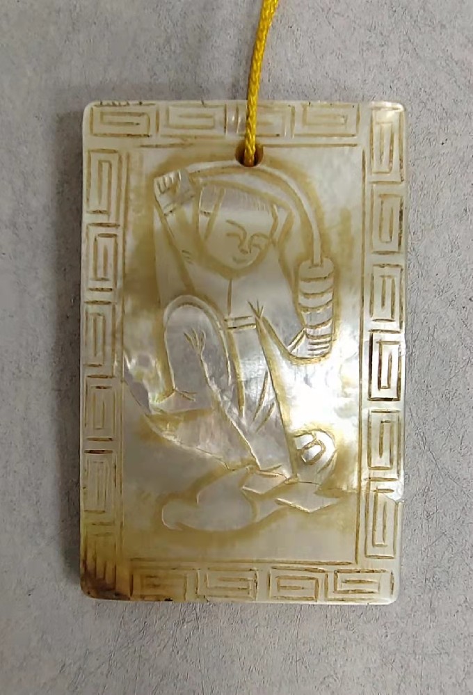 珍珠贝佩饰